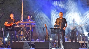 Μάγεψε το κοινό ο Κώστας Μακεδόνας στη συναυλία της Νίκαιας που διοργάνωσε ο Δ.Κιλελέρ